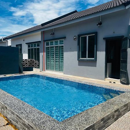Villa Pool Kepala Batas Kampong Hilir  Zewnętrze zdjęcie