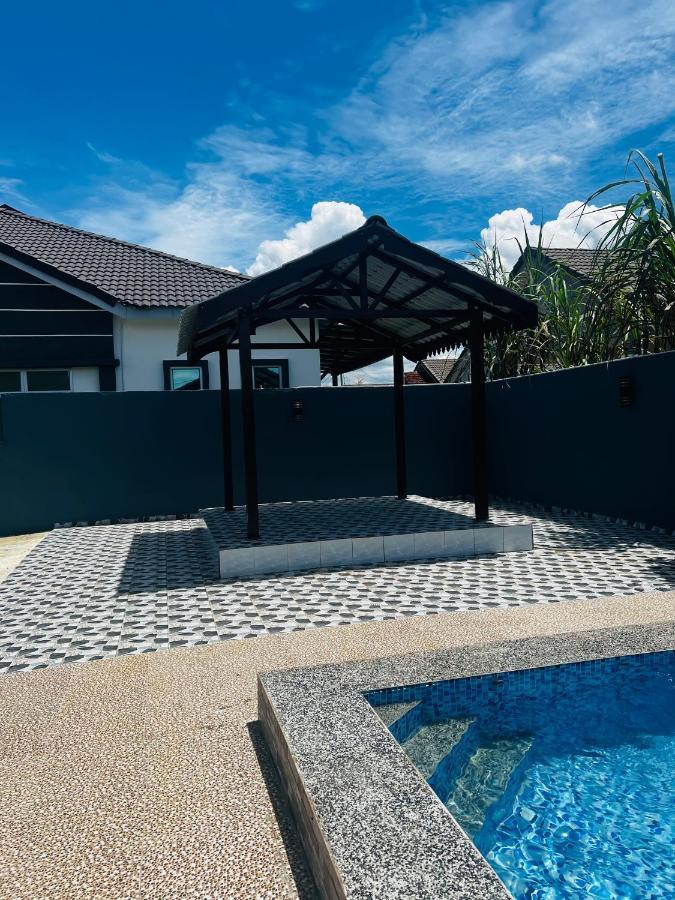 Villa Pool Kepala Batas Kampong Hilir  Zewnętrze zdjęcie